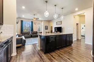 2004 Dumfries Dr, Bryan, TX 77807 - Photo 7