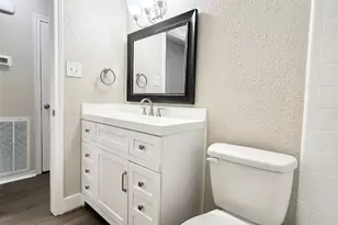 109 Houston St, Angleton, TX 77515 - Photo 25