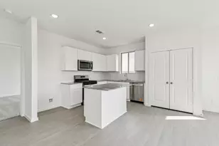 1026 S Oakhurst Dr, Dayton, TX 77535 - Photo 11