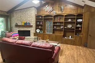 1188 E Oak St, La Grange, TX 78945 - Photo 3