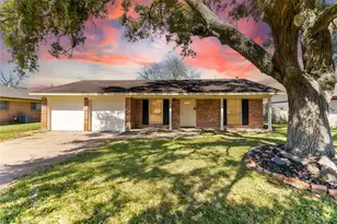 127 Talisman St, Lake Jackson, TX 77566 - Photo 1