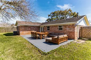 127 Talisman St, Lake Jackson, TX 77566 - Photo 21