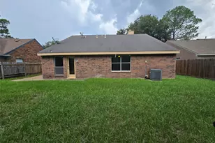 1703 Clear Valley Dr, Houston, TX 77014 - Photo 17