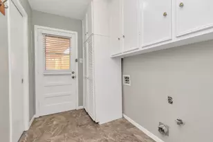 12526 Hazelwood Ln, Houston, TX 77077 - Photo 11