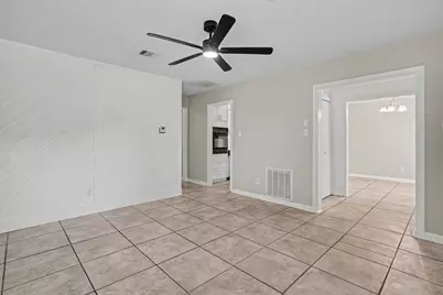9405 Vicksburg Avenue, Texas City, TX 77591 - Photo 7