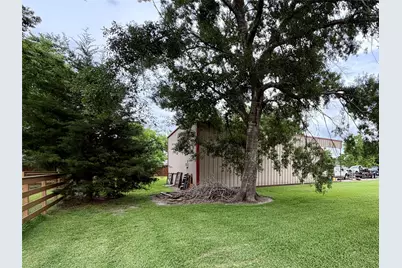 1503 Avenue H, Danbury, TX 77534 - Photo 31