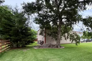 1503 Avenue H, Danbury, TX 77534 - Photo 31