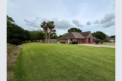 1503 Avenue H, Danbury, TX 77534 - Photo 3