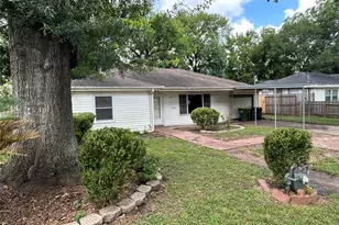 210 Baker Dr, Tomball, TX 77375 - Photo 3