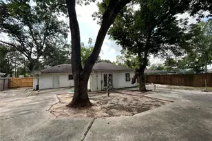 210 Baker Dr, Tomball, TX 77375 - Photo 23