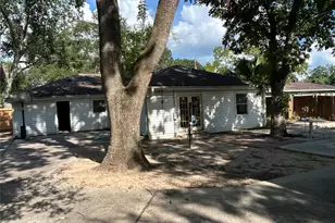 210 Baker Dr, Tomball, TX 77375 - Photo 5