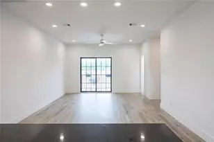 4406 W Hoa Sen Cir, Houston, TX 77072 - Photo 5