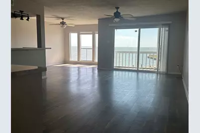 500 Tiki Drive Drive #210, Tiki Island, TX 77554 - Photo 3