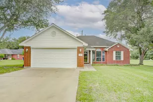 1140 Thomas Dr, Angleton, TX 77515 - Photo 1