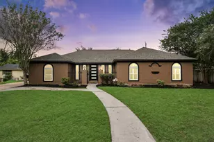 7822 Maple Tree Dr, Houston, TX 77088 - Photo 1