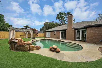 7822 Maple Tree Drive, Houston, TX 77088 - Photo 7