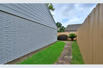 2110 Woodland Park Drive, Houston, TX 77077 - Photo 45