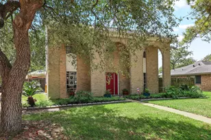 15826 Cavendish Dr, Houston, TX 77059 - Photo 3