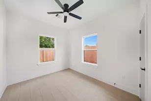 4314 Stassen St, Houston, TX 77051 - Photo 9
