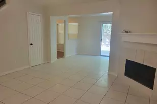8823 Roaring Point Dr, Houston, TX 77088 - Photo 5