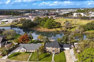 303 Old Bayou Dr, Dickinson, TX 77539 - Photo 3