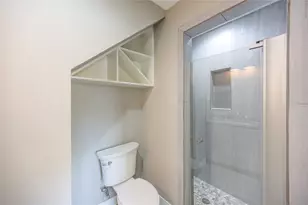 303 Old Bayou Dr, Dickinson, TX 77539 - Photo 27