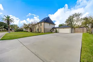 303 Old Bayou Dr, Dickinson, TX 77539 - Photo 13
