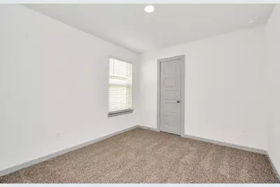 1114 Hughes Crossing Drive, Arcola, TX 77583 - Photo 11