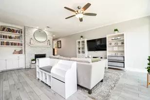 811 Bayou River Dr, Houston, TX 77079 - Photo 11