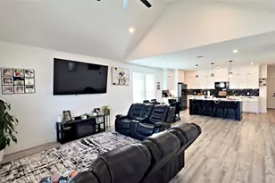 1118 N Shepherd Dr, Baytown, TX 77520 - Photo 11