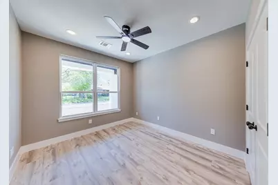 1118 N Shepherd Drive, Baytown, TX 77520 - Photo 17