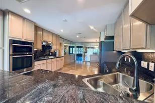 8638 Catalina Ln, Houston, TX 77075 - Photo 11