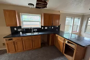 4823 Meadowglen Dr, Pearland, TX 77584 - Photo 3