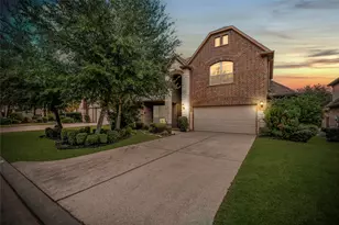 14 S Estherwood Pl, The Woodlands, TX 77354 - Photo 1