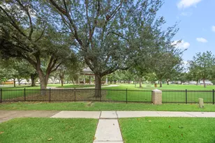 607 Travis St, Webster, TX 77598 - Photo 3