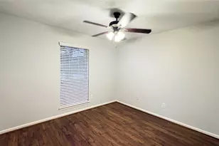 13914 Oakwood Ln, Sugar Land, TX 77498 - Photo 9