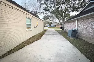 13914 Oakwood Ln, Sugar Land, TX 77498 - Photo 19