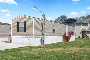 3031 Bay Oaks Harbor Dr, Baytown, TX 77523 - Photo 3