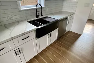 302 Moody St, Houston, TX 77009 - Photo 11