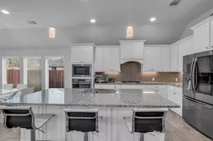 166 Painted Trillium Dr, Conroe, TX 77304 - Photo 11