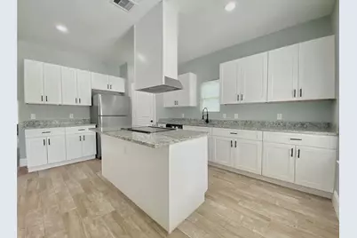 5754 Reed Rd #B, Houston, TX 77033 - Photo 3