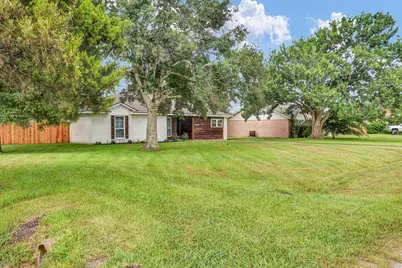 5438 Novak Court, Danbury, TX 77534 - Photo 15