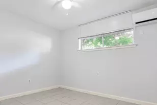 7818 Oak Knoll Ln Ln, Houston, TX 77028 - Photo 9
