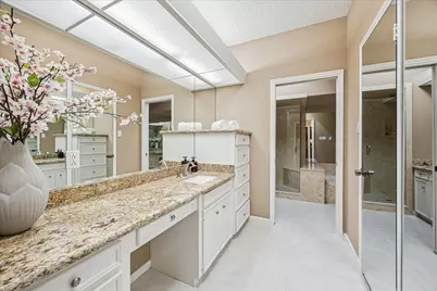 85 Crestwood Circle, Sugar Land, TX 77478 - Photo 11