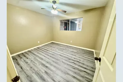 2201 N Grand Boulevard #4, Pearland, TX 77581 - Photo 11