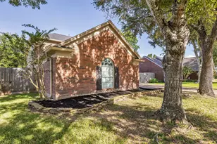 4007 Greenwood Dr, Pearland, TX 77584 - Photo 3