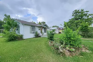 409 N Parrish St, Angleton, TX 77515 - Photo 25