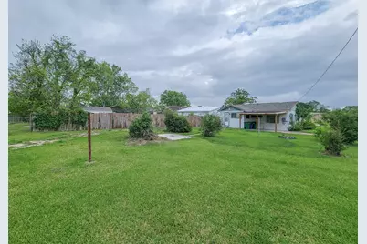 409 N Parrish Street, Angleton, TX 77515 - Photo 27