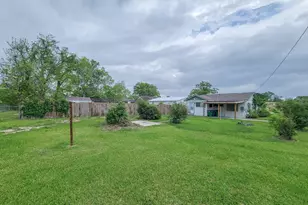 409 N Parrish St, Angleton, TX 77515 - Photo 27
