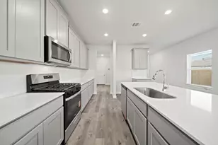 380 Long Br Dr, Dayton, TX 77535 - Photo 5